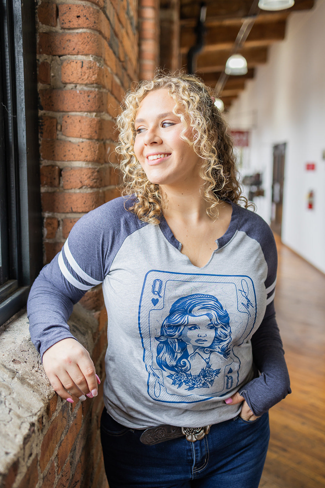 Ladies Queen Dolly V Neck Long Sleeve