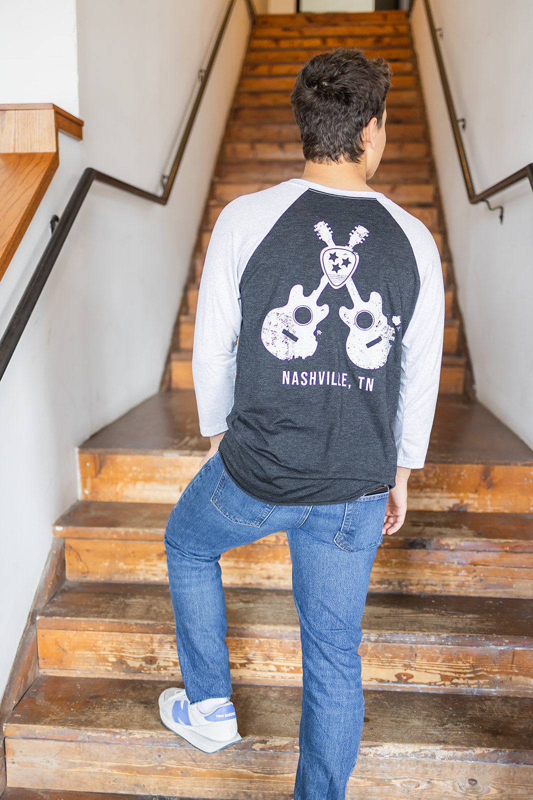 Nashville Crossed Guitars Raglan-